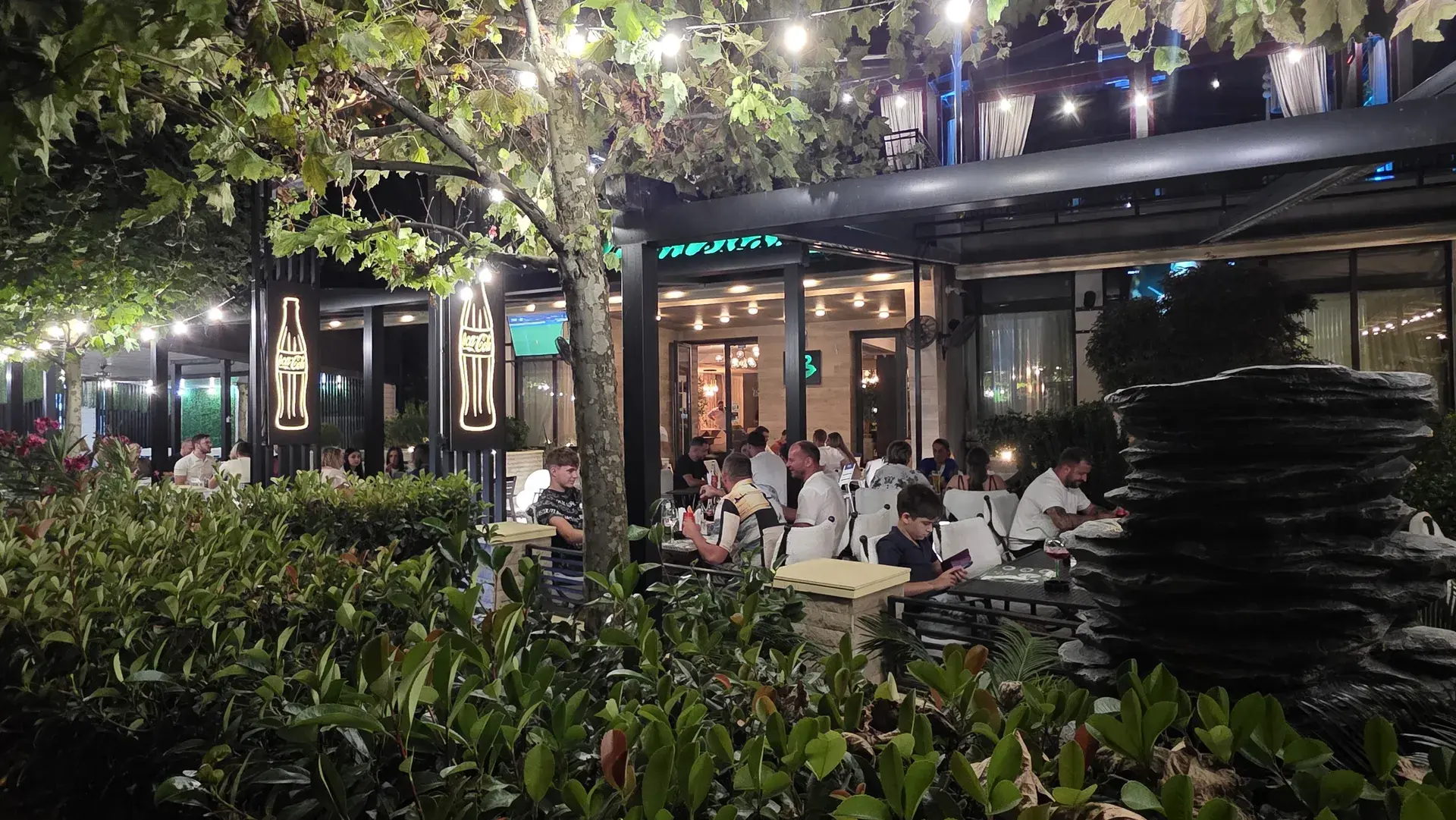 Restaurant Ambiance — Hotel Bulevard
